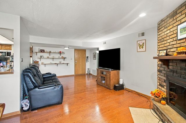 11129 Northwest Road F, Palos Hills, IL 60465