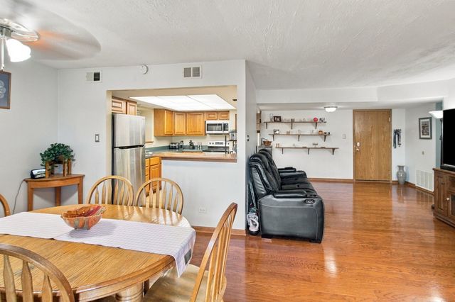 11129 Northwest Road F, Palos Hills, IL 60465