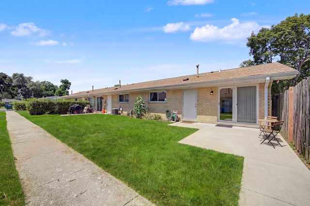 813 Valley Stream Drive A, Wheeling, IL 60090