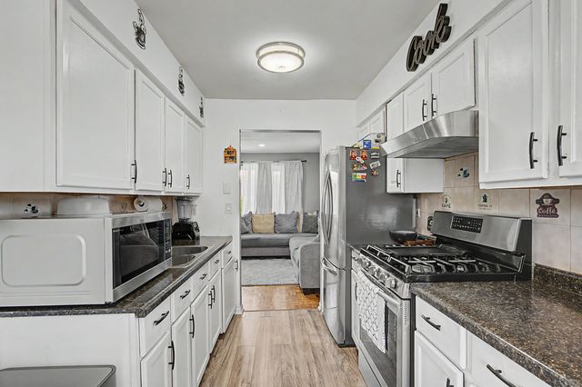813 Valley Stream Drive A, Wheeling, IL 60090