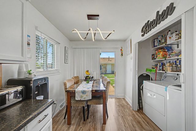 813 Valley Stream Drive A, Wheeling, IL 60090