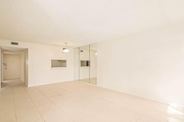 12013 Greenway Cir S 110, Royal Palm Beach, FL 33411