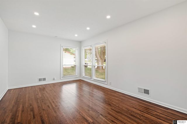 9223 Ames Avenue, Omaha, NE 68134
