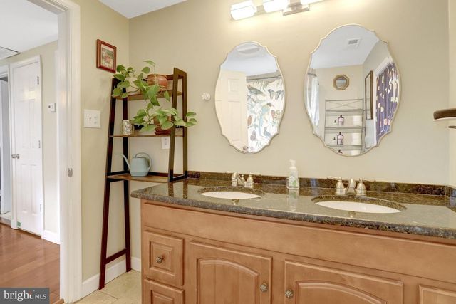 2024 S NELSON ST, Arlington, VA 22204