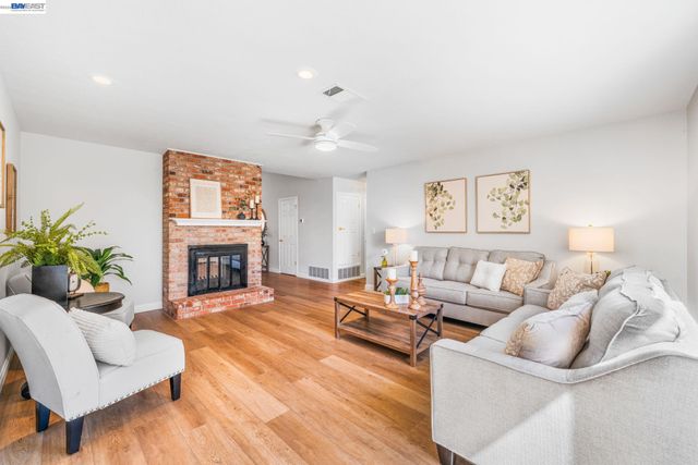 10049 El Dorado Dr, San Ramon, CA 94583