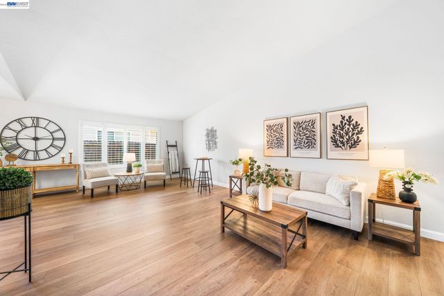 10049 El Dorado Dr, San Ramon, CA 94583