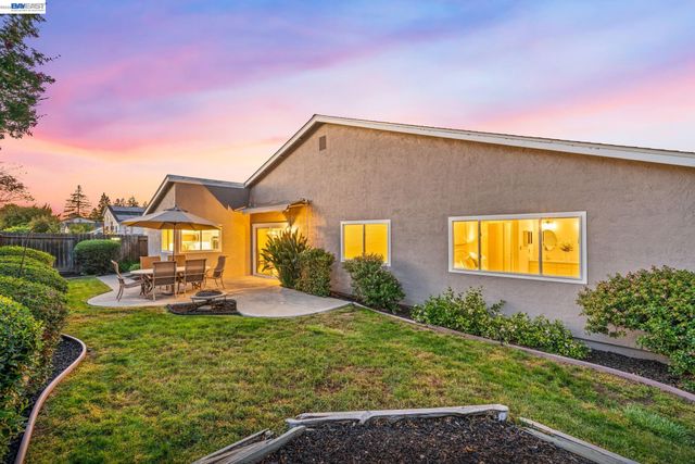 10049 El Dorado Dr, San Ramon, CA 94583