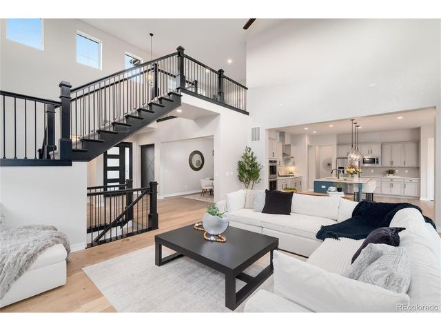 27500 E Lakeview Dr, Aurora, CO 80016