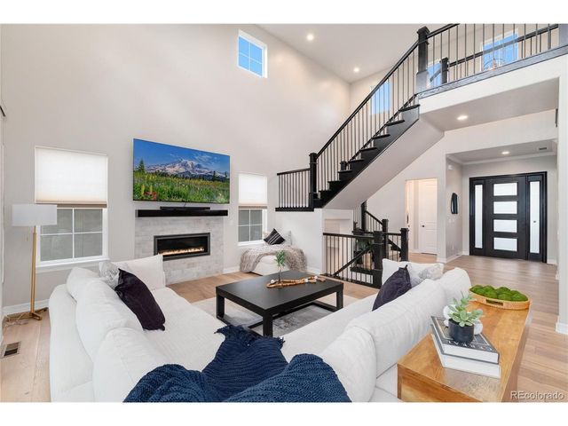 27500 E Lakeview Dr, Aurora, CO 80016
