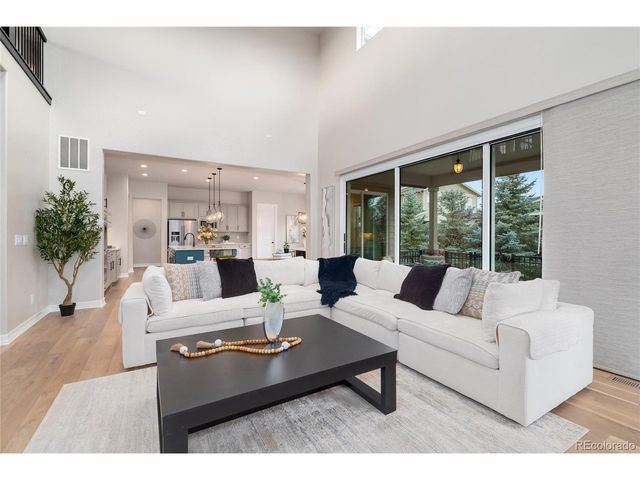 27500 E Lakeview Dr, Aurora, CO 80016