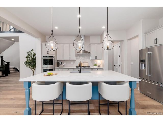 27500 E Lakeview Dr, Aurora, CO 80016