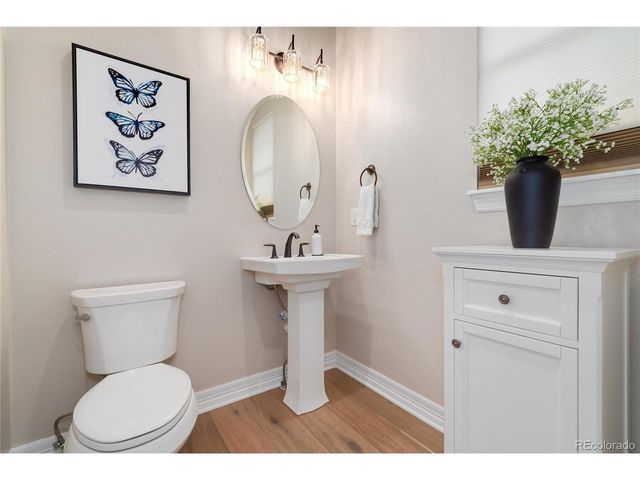 27500 E Lakeview Dr, Aurora, CO 80016