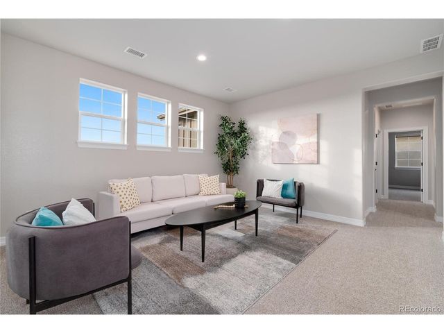 27500 E Lakeview Dr, Aurora, CO 80016