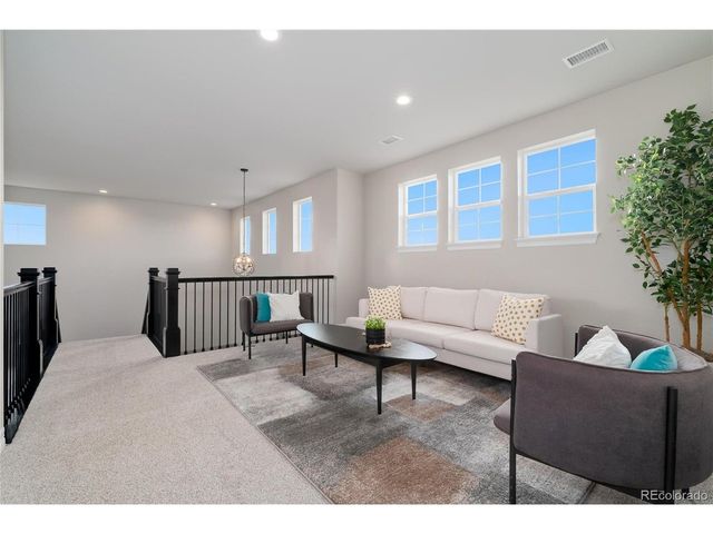 27500 E Lakeview Dr, Aurora, CO 80016