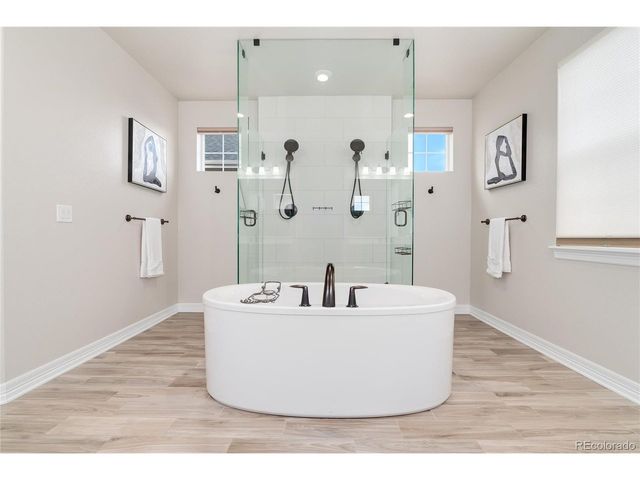 27500 E Lakeview Dr, Aurora, CO 80016