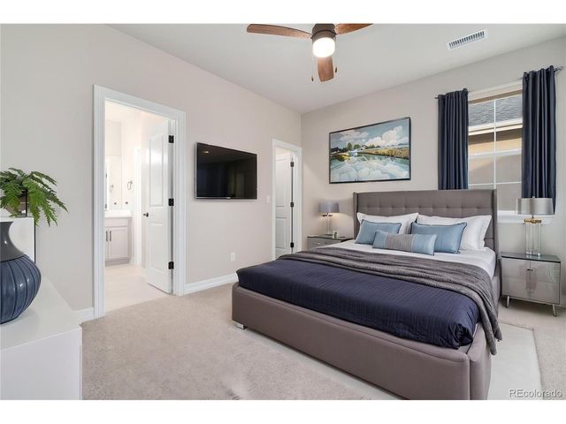 27500 E Lakeview Dr, Aurora, CO 80016