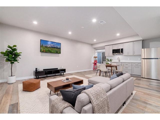 27500 E Lakeview Dr, Aurora, CO 80016