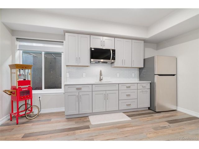 27500 E Lakeview Dr, Aurora, CO 80016