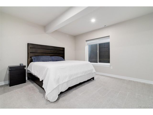 27500 E Lakeview Dr, Aurora, CO 80016