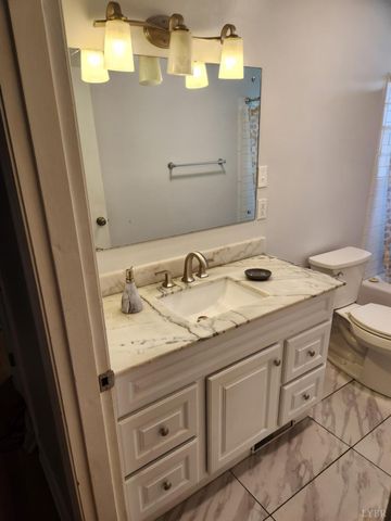 5904 Rhonda Rd, Lynchburg, VA 24502