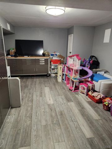 5904 Rhonda Rd, Lynchburg, VA 24502