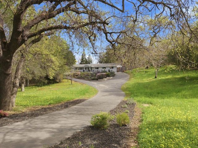 13525 Surrey Lane, Saratoga, CA 95070