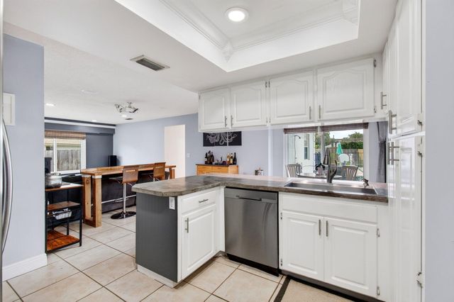 1630 Tamarack Way, Wellington, FL 33414