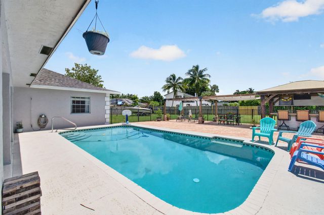 1630 Tamarack Way, Wellington, FL 33414