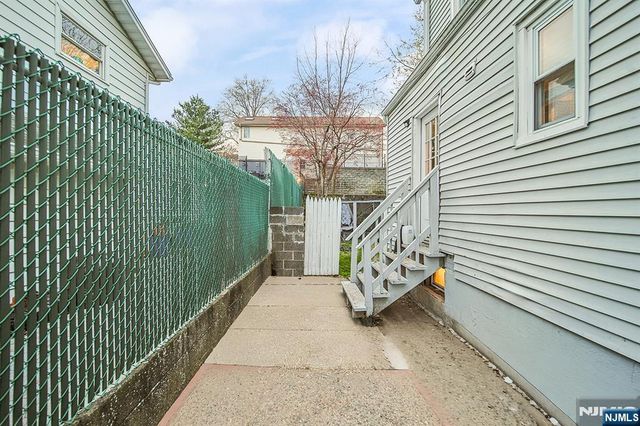 2 Elizabeth Street, Ridgefield, NJ 07657