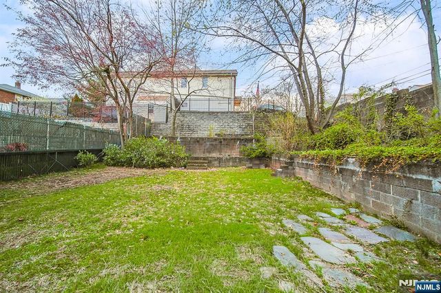 2 Elizabeth Street, Ridgefield, NJ 07657