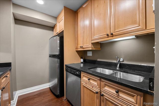 300 Riverfront Drive 26J, Detroit, MI 48226