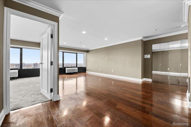 300 Riverfront Drive 26J, Detroit, MI 48226