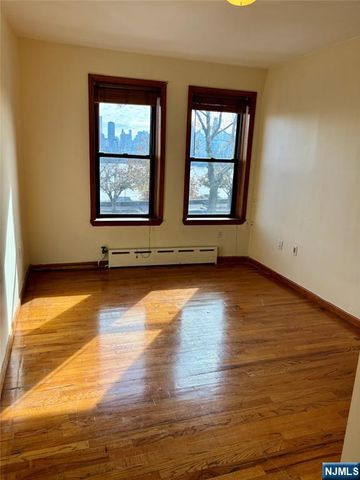 6209 Boulevard 1EN, West New York, NJ 07093