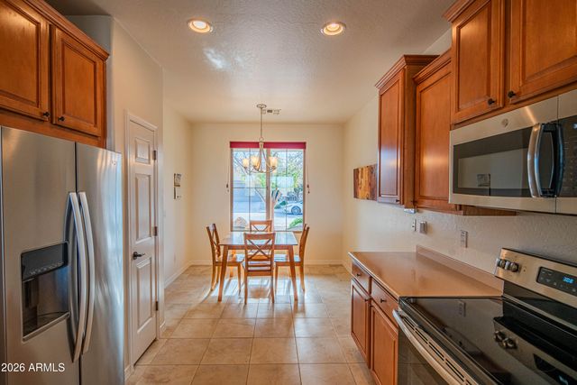 676 W TWIN PEAKS Parkway, San Tan Valley, AZ 85143