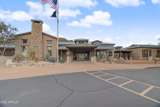 676 W TWIN PEAKS Parkway, San Tan Valley, AZ 85143