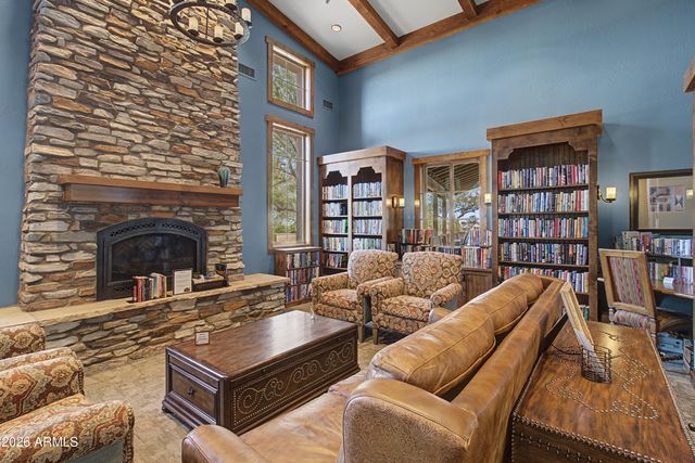 676 W TWIN PEAKS Parkway, San Tan Valley, AZ 85143