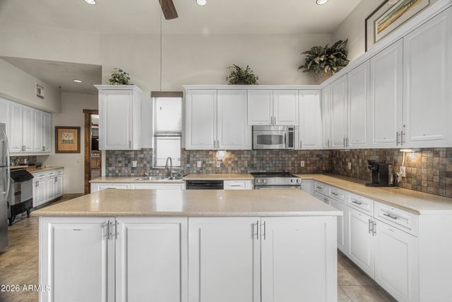 676 W TWIN PEAKS Parkway, San Tan Valley, AZ 85143