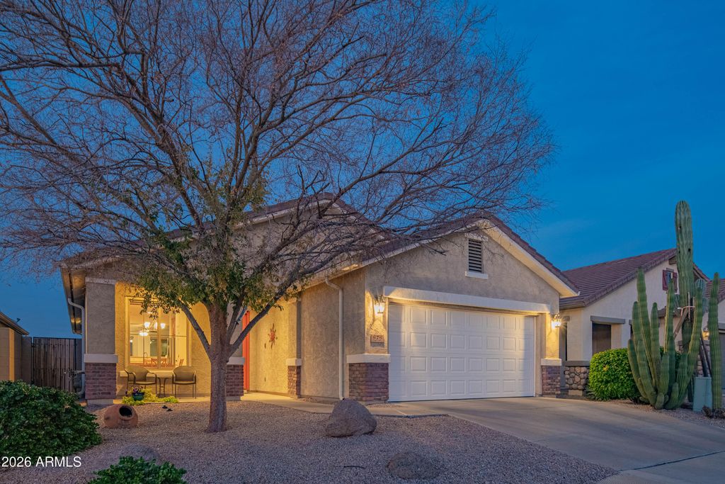 676 W TWIN PEAKS Parkway, San Tan Valley, AZ 85143