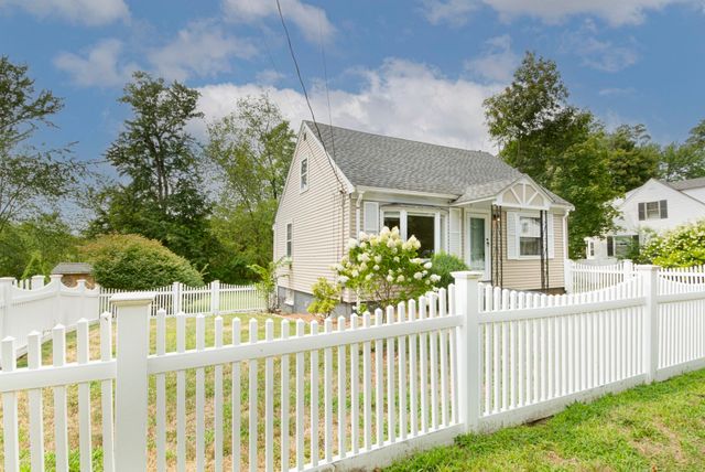 13 Brook Street, Reading, MA 01867