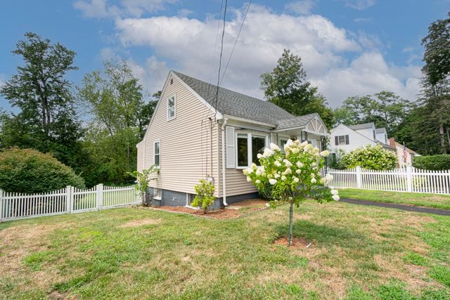 13 Brook Street, Reading, MA 01867