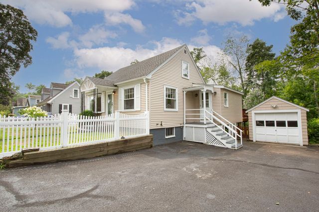 13 Brook Street, Reading, MA 01867
