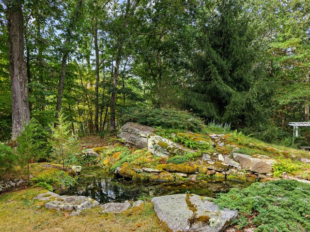 16 Hickory Hill Drive, Chester, CT 06412