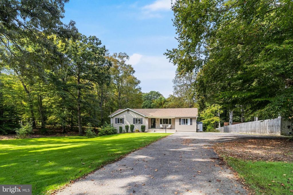 6945 ROSE LN, La Plata, MD 20646