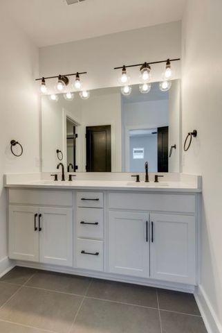 2413B Booker St, Nashville, TN 37208