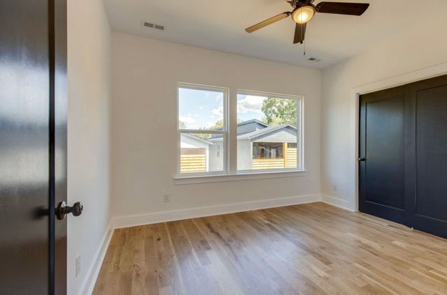 2413B Booker St, Nashville, TN 37208