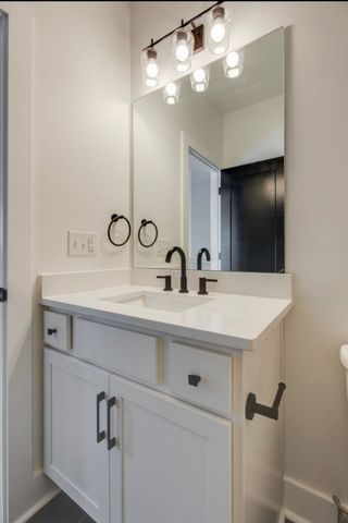 2413B Booker St, Nashville, TN 37208