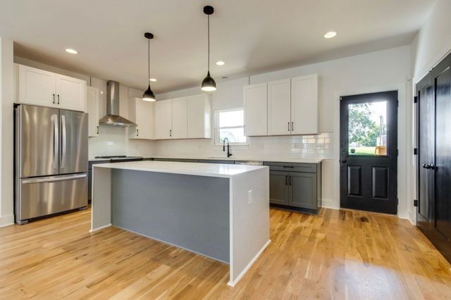 2413B Booker St, Nashville, TN 37208