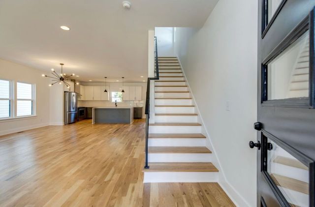 2413B Booker St, Nashville, TN 37208