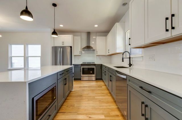 2413B Booker St, Nashville, TN 37208