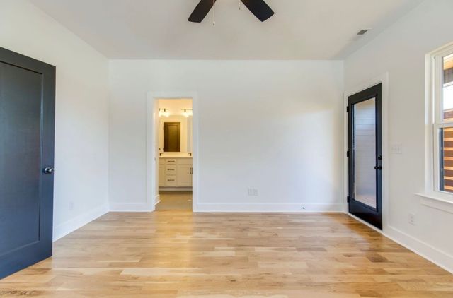 2413B Booker St, Nashville, TN 37208